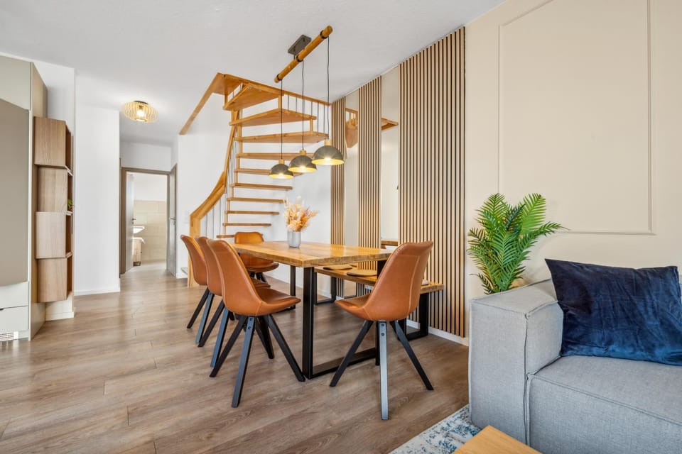 Dining area, kitchen