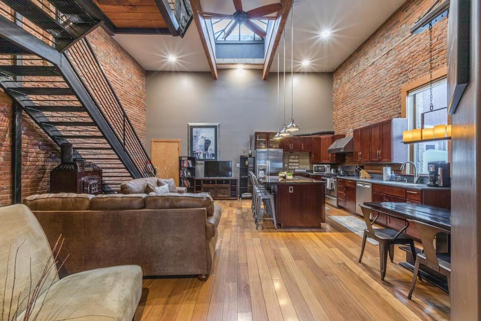 736 1/2 Combo Main Street Loft and Studio - Combo House in Ouray
