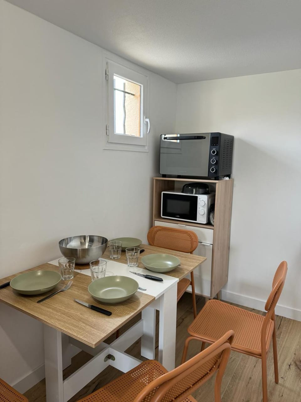 Dining area, minibar, pet friendly