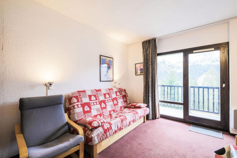 Bed, Living room