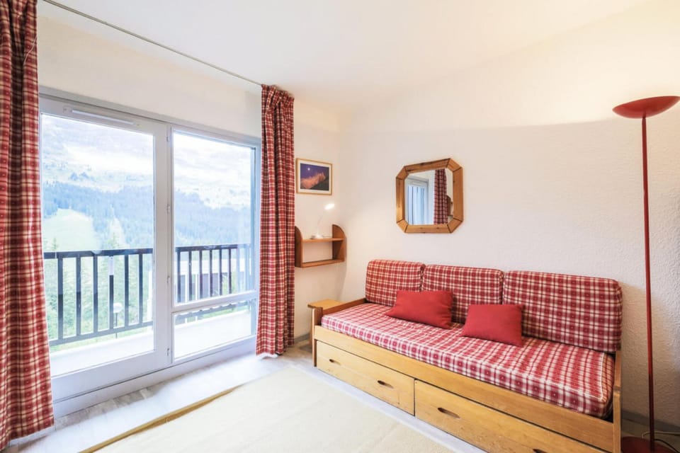 Bed, Living room