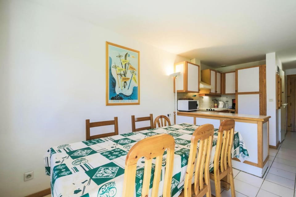 Bed, kitchen