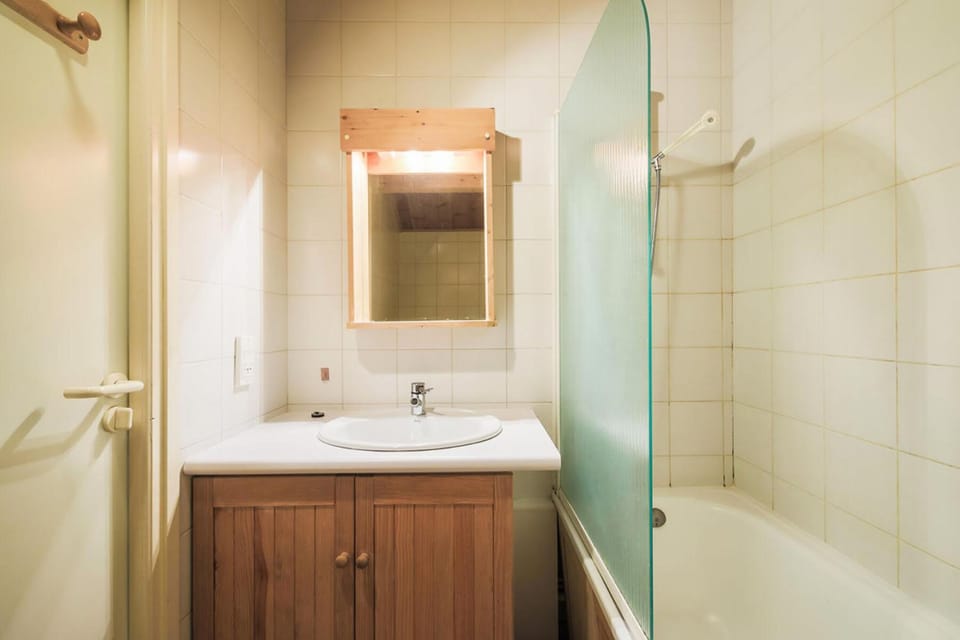 Shower, kitchen