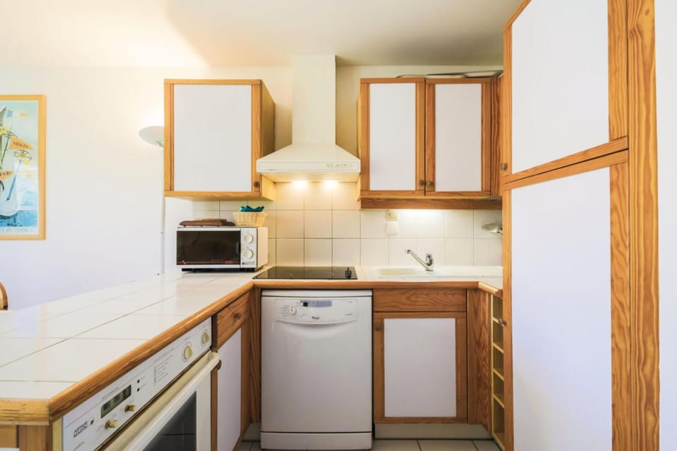 Bathroom, oven, kitchen