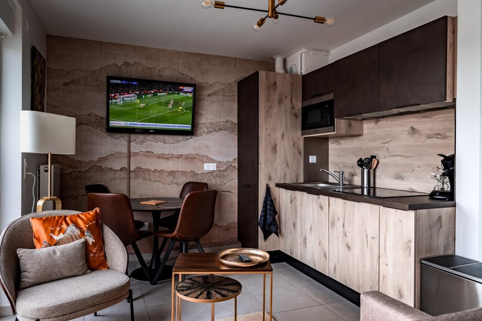 TV and multimedia, Kitchen or kitchenette, Living room, Dining area