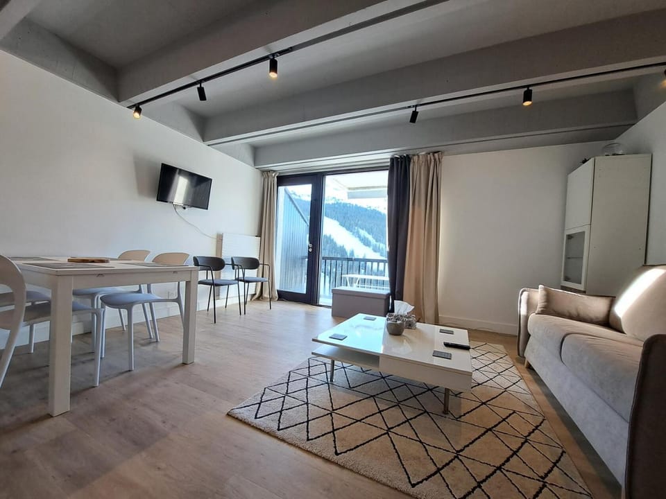 Bed, kitchen