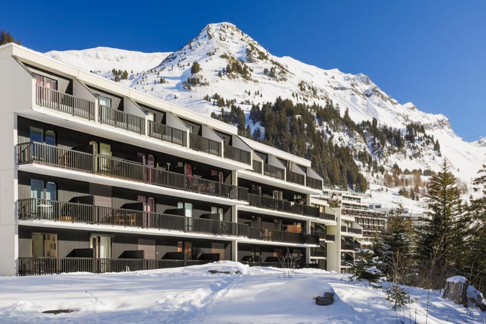 Skiing, Mountain view