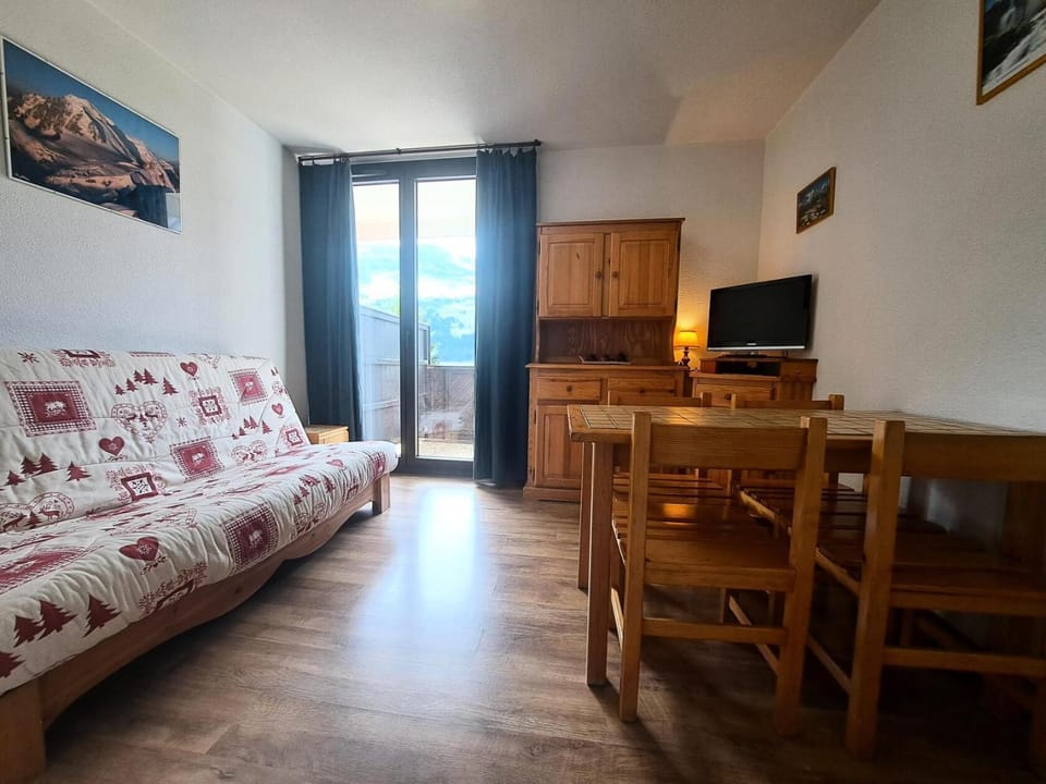 Bed, kitchen