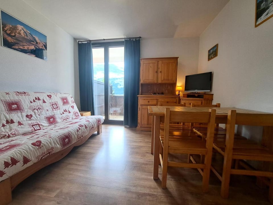 Bed, kitchen