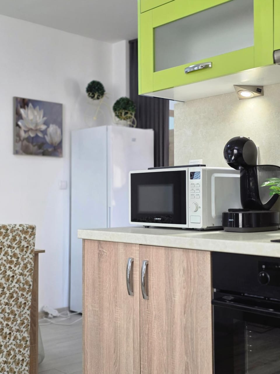 Kitchen or kitchenette, oven, stove
