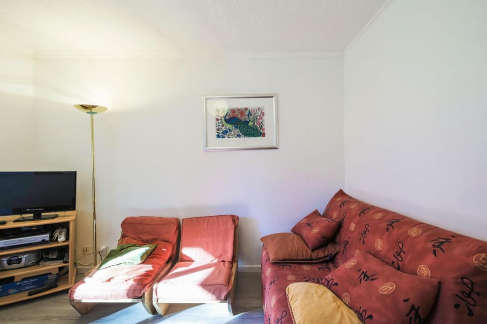 Bed, Living room