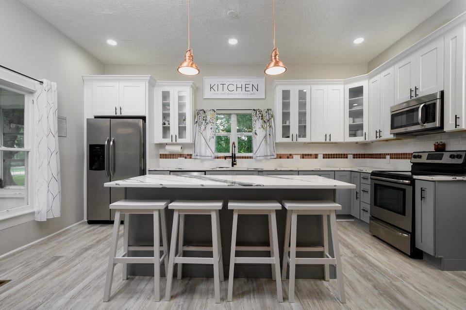 Kitchen or kitchenette, Dining area, dishwasher, minibar, oven, stove, toaster, kitchen