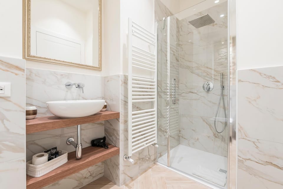 Shower, Toilet, Bathroom, towels