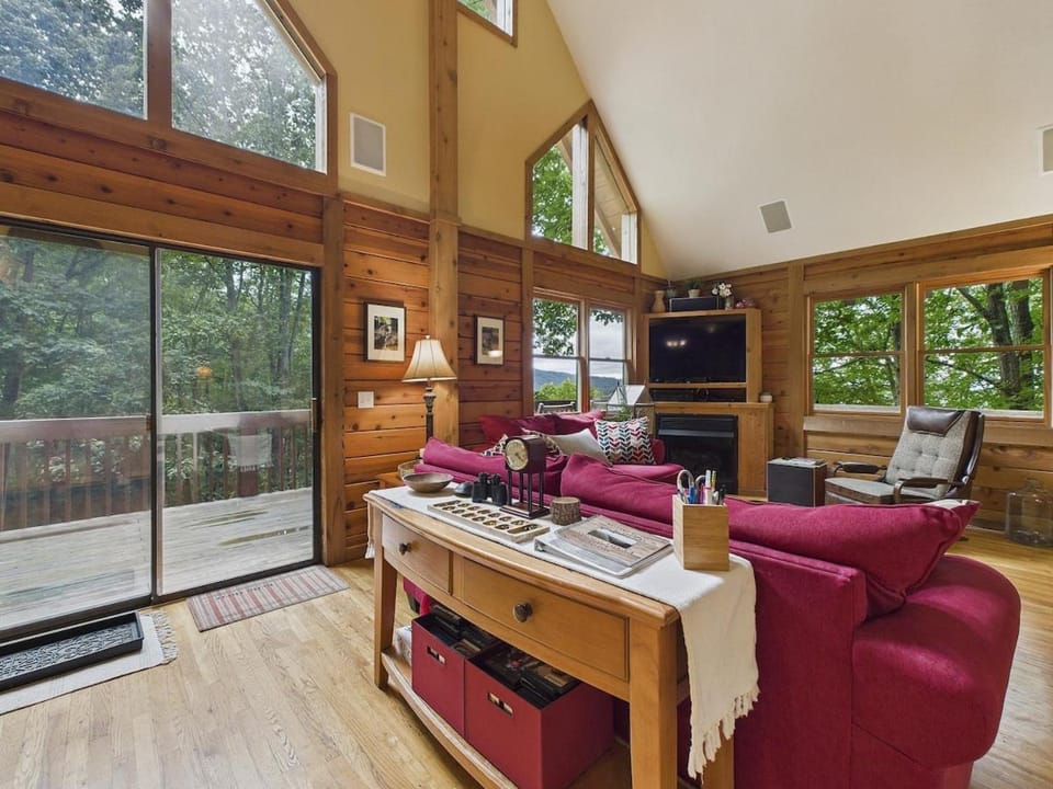 Top of the Line Asheville Mountain Cabin Cabin in Buncombe County