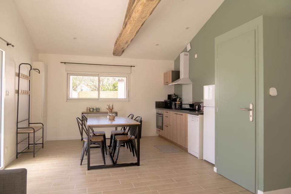 Dining area, kitchen