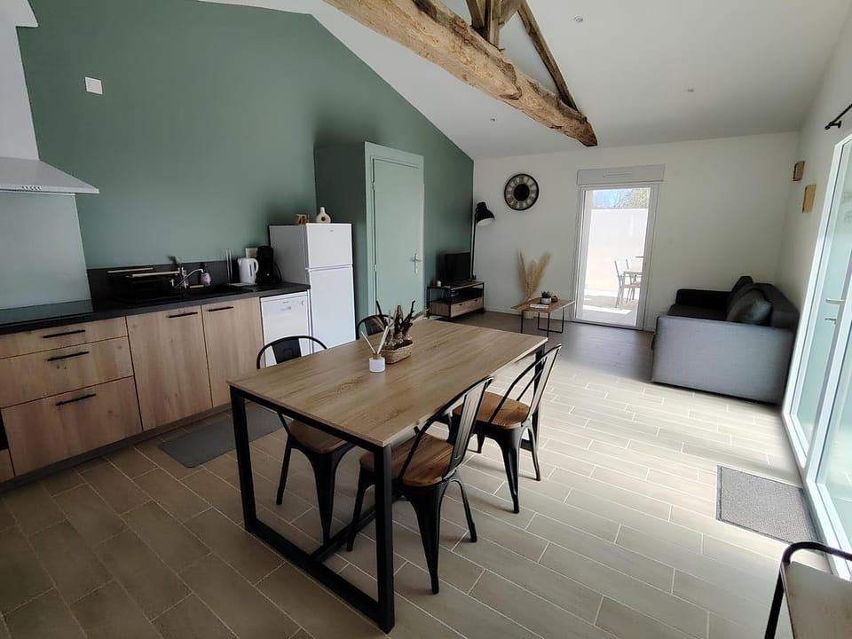 Dining area, kitchen