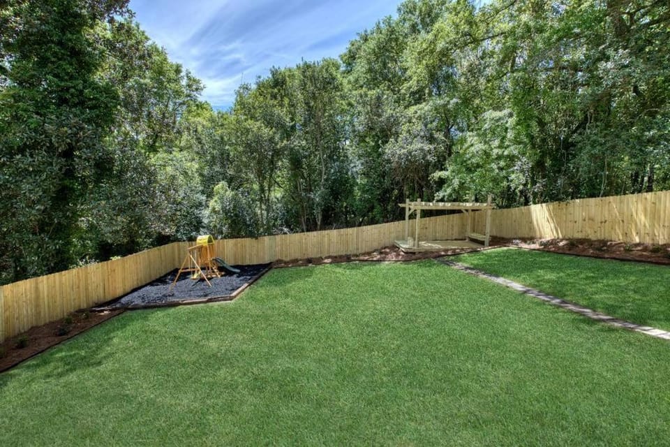 Family Retreat Near Ft Benning- Playground, Deck, Sleeps 8 House in Columbus