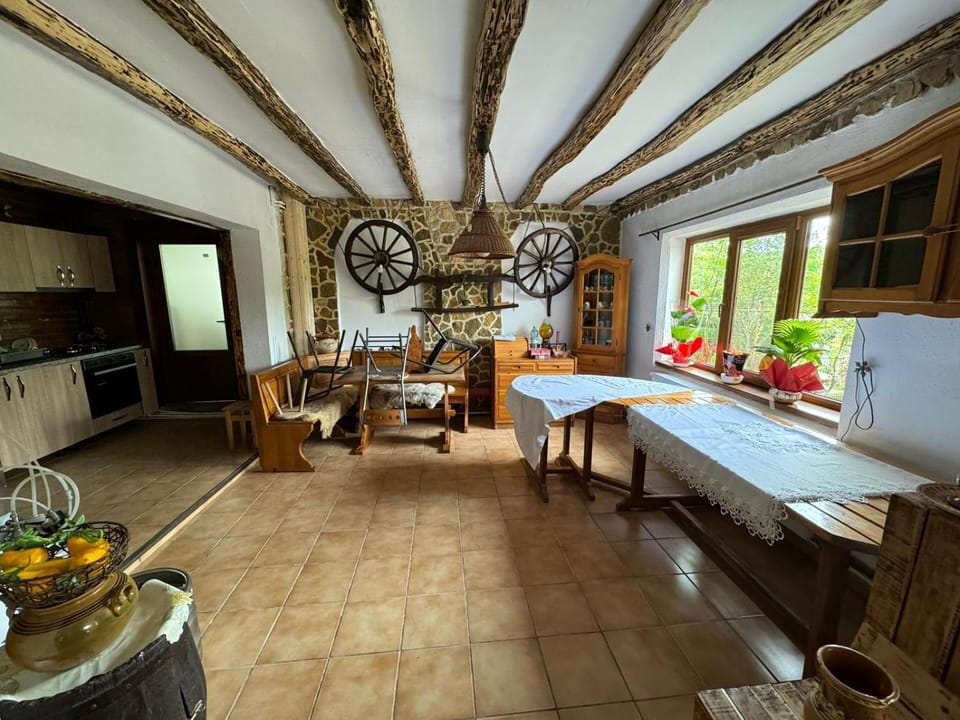 Seating area, Dining area