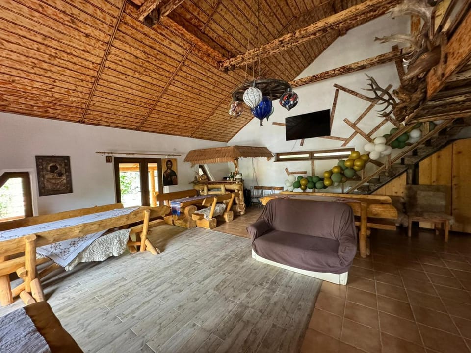 Communal lounge/ TV room, Seating area, Dining area, Evening entertainment