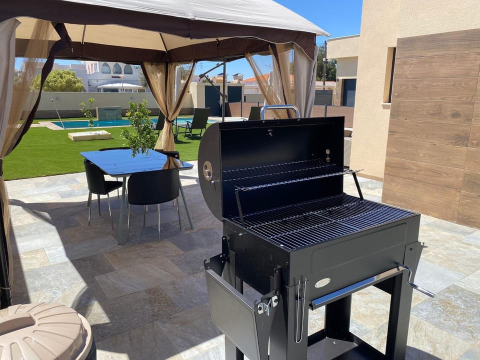 Patio, BBQ facilities