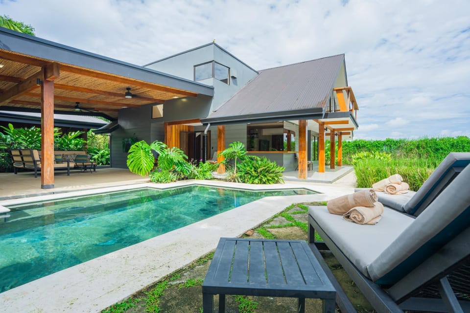 Property building, Garden, Garden view, Swimming pool