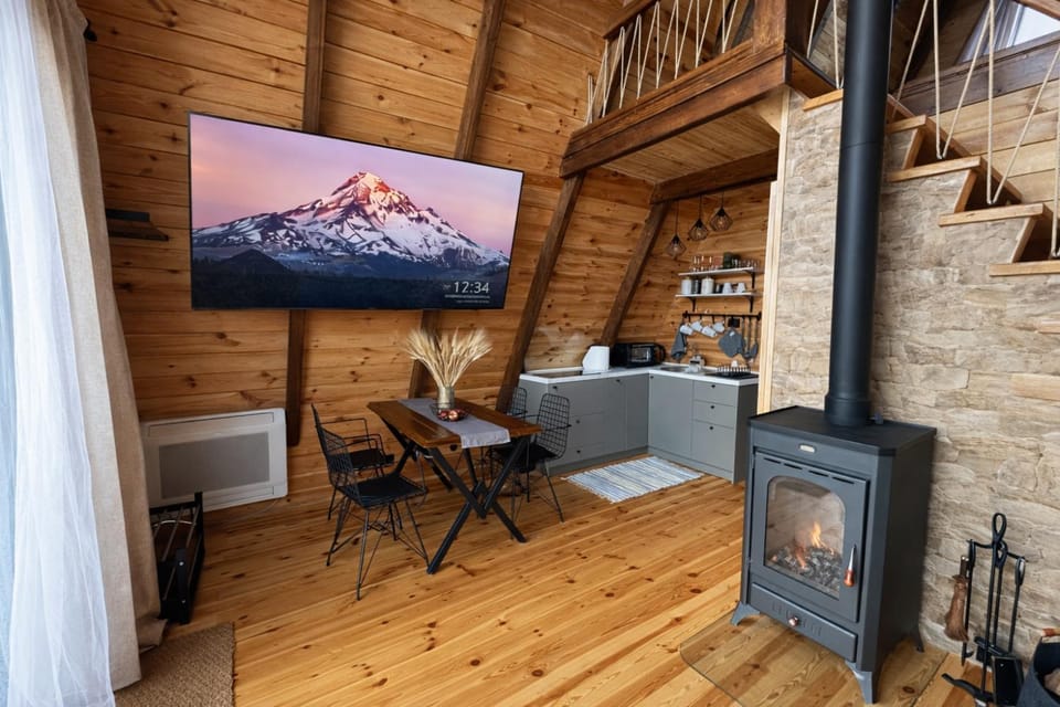 TV and multimedia, Kitchen or kitchenette, Living room, Seating area, Dining area, fireplace, fireplace, kitchen, kitchen