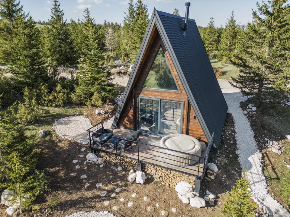 Property building, Nearby landmark, Spring, Day, Natural landscape, Bird's eye view, Garden, Garden view, Mountain view