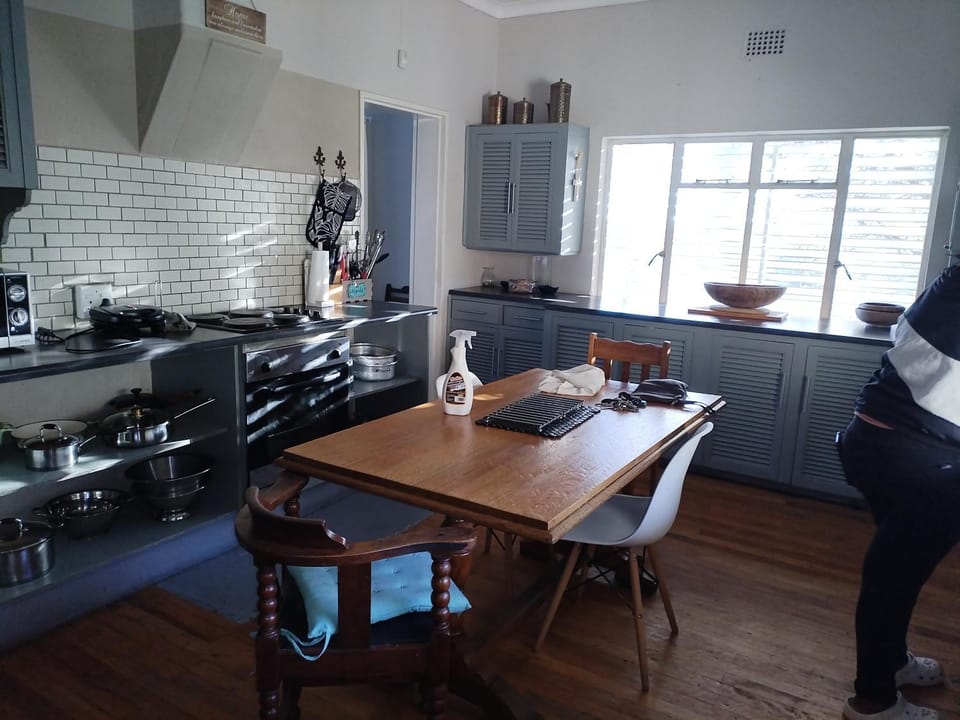 Kitchen or kitchenette, Dining area, pet friendly, stove