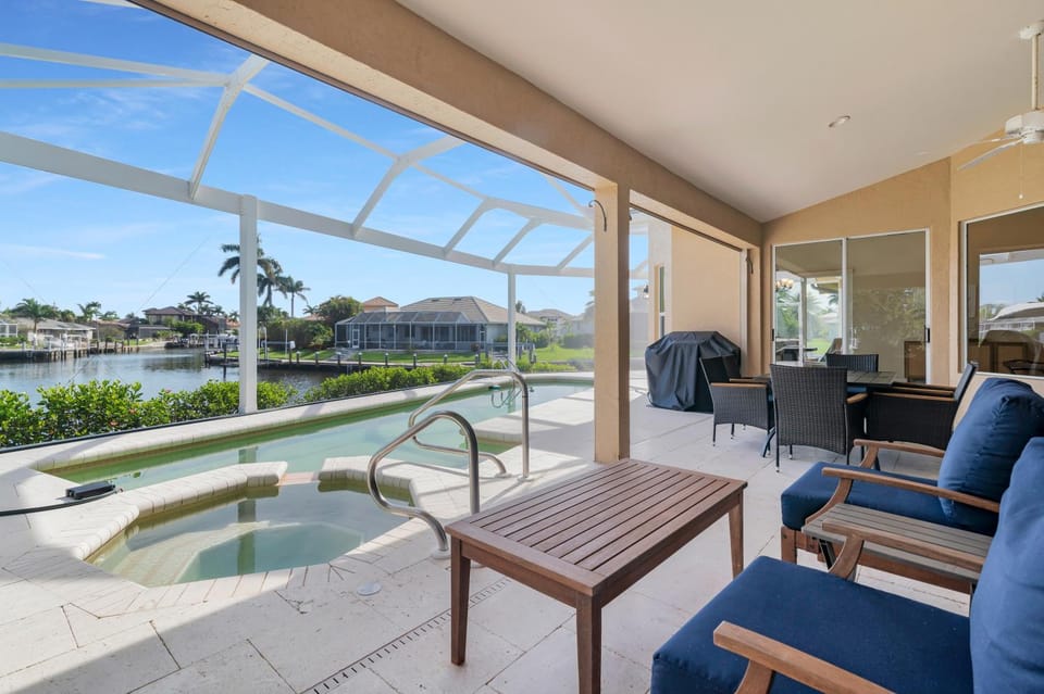 The Seahorse House I Wide Views on Tip Lot Minutes from the Gulf House in Marco Island