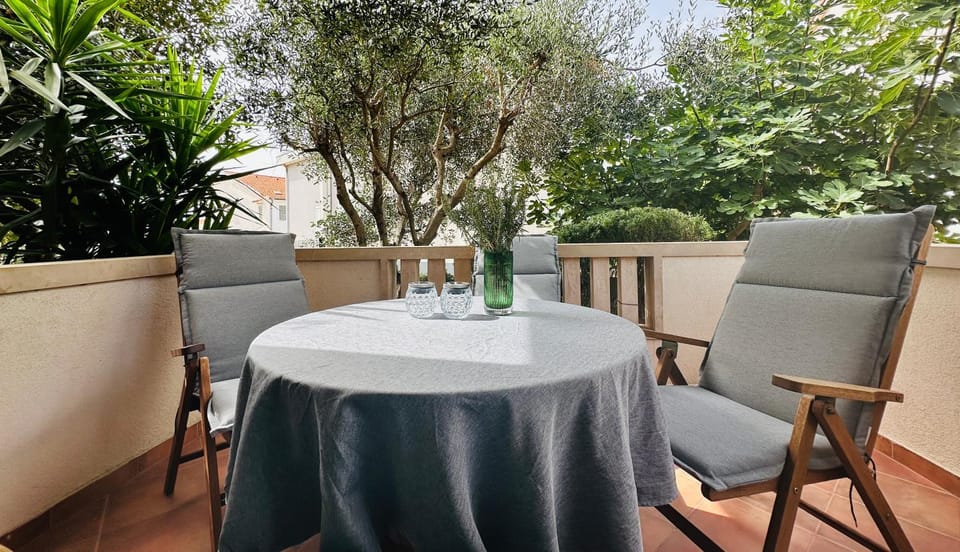 Garden, Balcony/Terrace, Seating area, Dining area, Garden view