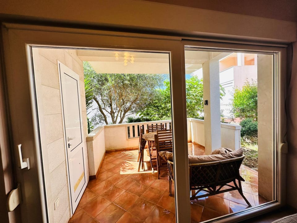 View (from property/room), Balcony/Terrace, Dining area