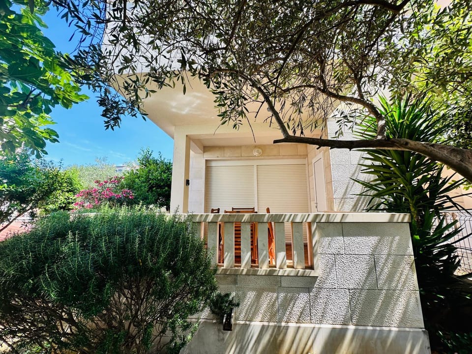 Property building, Balcony/Terrace, Garden view