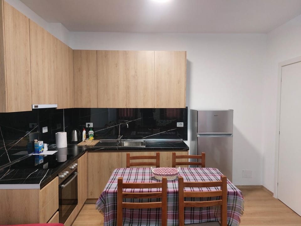Coffee/tea facilities, Kitchen or kitchenette, Dining area, minibar, oven, pet friendly, stove, toaster