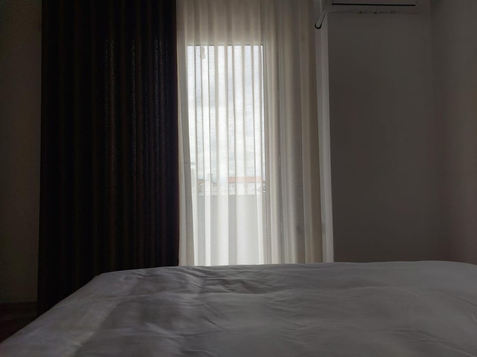 Bed, Bedroom, City view, Quiet street view, air conditioner