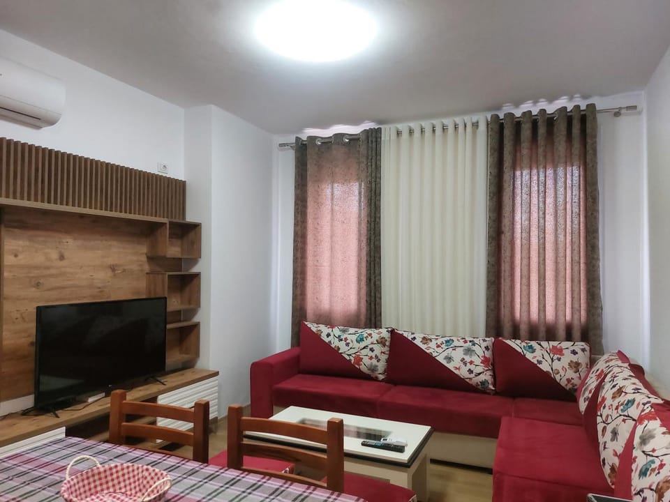 Communal lounge/ TV room, TV and multimedia, Living room, Seating area, Evening entertainment