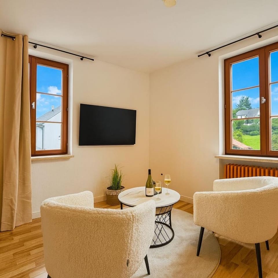 TV and multimedia, Living room, Seating area, Dining area, Evening entertainment