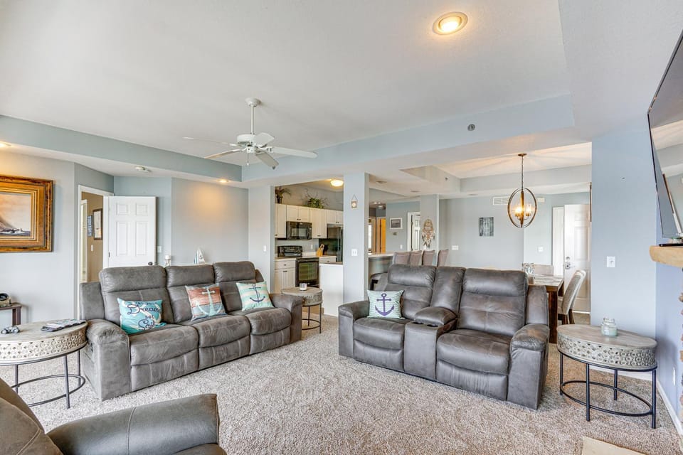 Pool Access at Waterfront Lake Ozarks Rental! House in Lake of the Ozarks