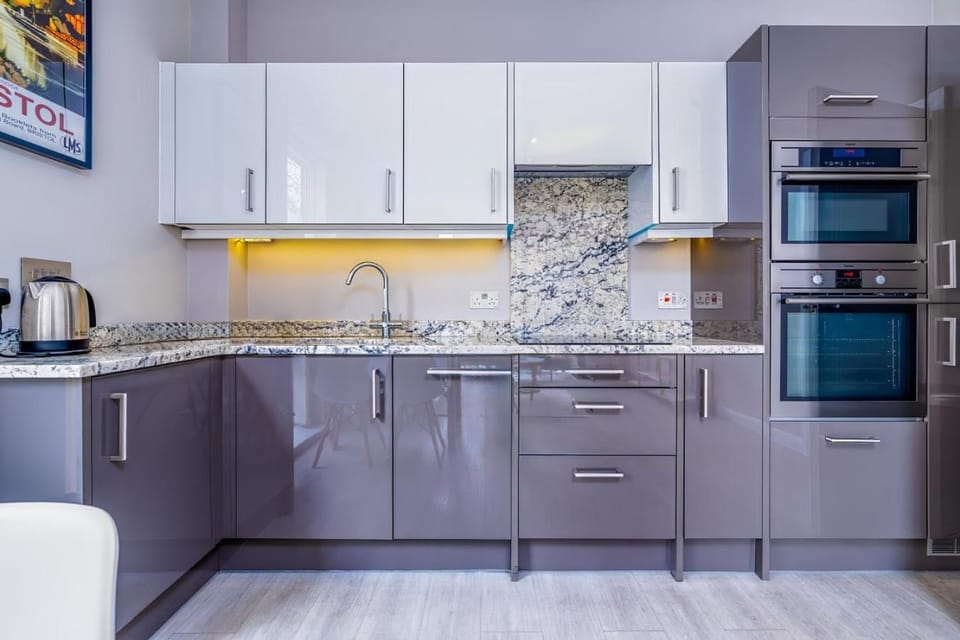 Kitchen or kitchenette, oven, stove