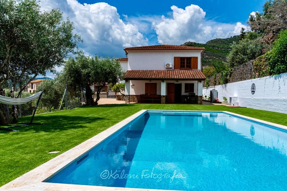 Day, Natural landscape, Garden view, Mountain view, Pool view, sunbed