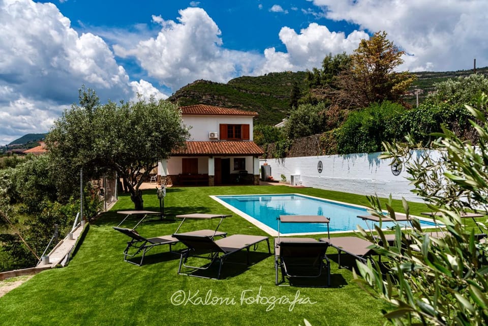 Property building, Patio, Spring, Day, Natural landscape, Garden, Garden view, Mountain view, Pool view, Swimming pool, sunbed