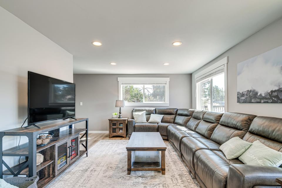 Chic Westport Vacation Rental, Walk to Beach! House in Westport