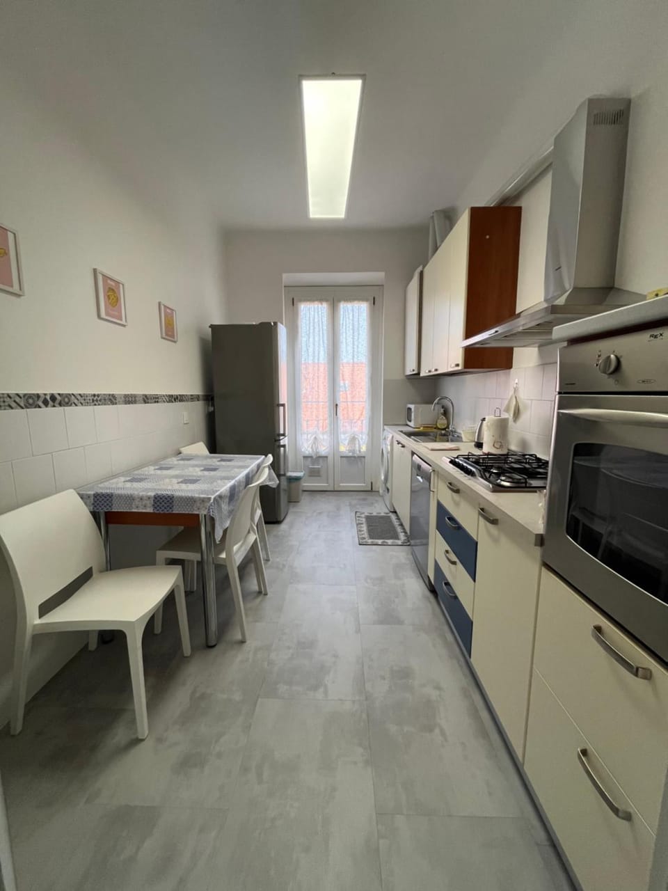 Dining area, dishwasher, oven, stove, washing machine