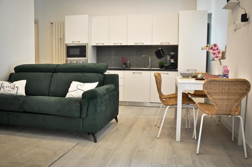 Kitchen or kitchenette, Living room, Seating area, Dining area, minibar, pet friendly, stove