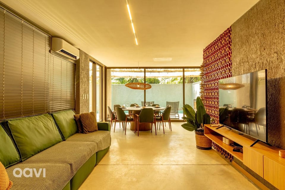 Communal lounge/ TV room