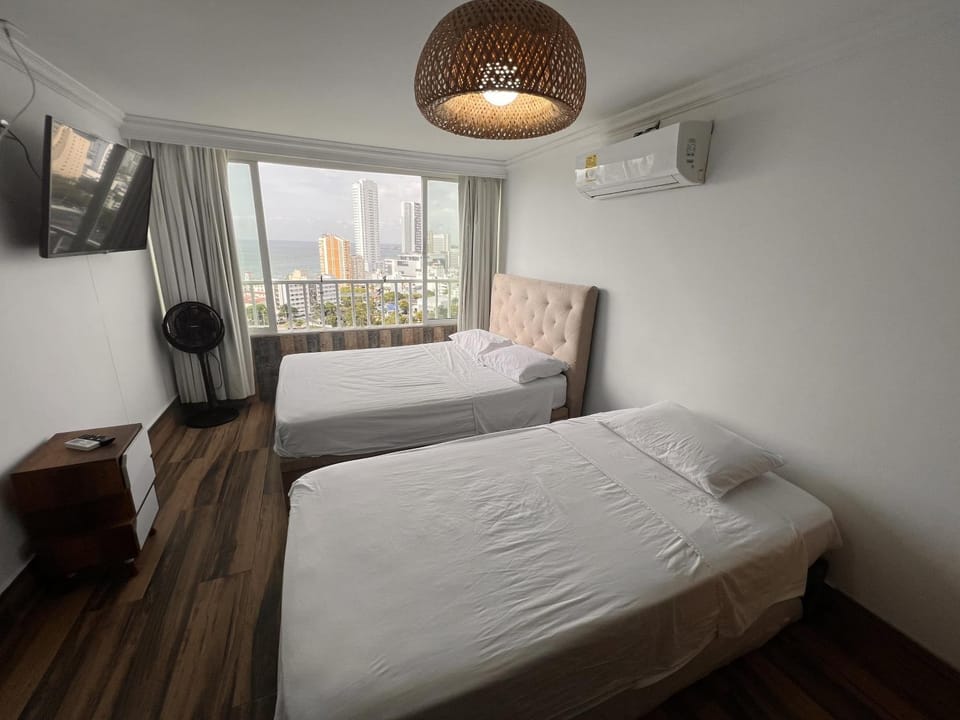 Bed, TV and multimedia, Photo of the whole room, Bedroom, air conditioner