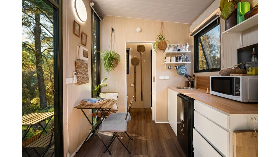 Bathroom, Kitchen or kitchenette, Dining area