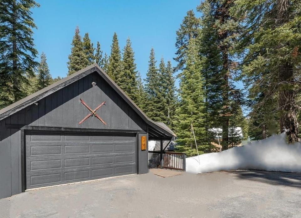 Regal Place House in Kingswood Estates