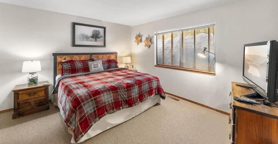 Regal Place House in Kingswood Estates