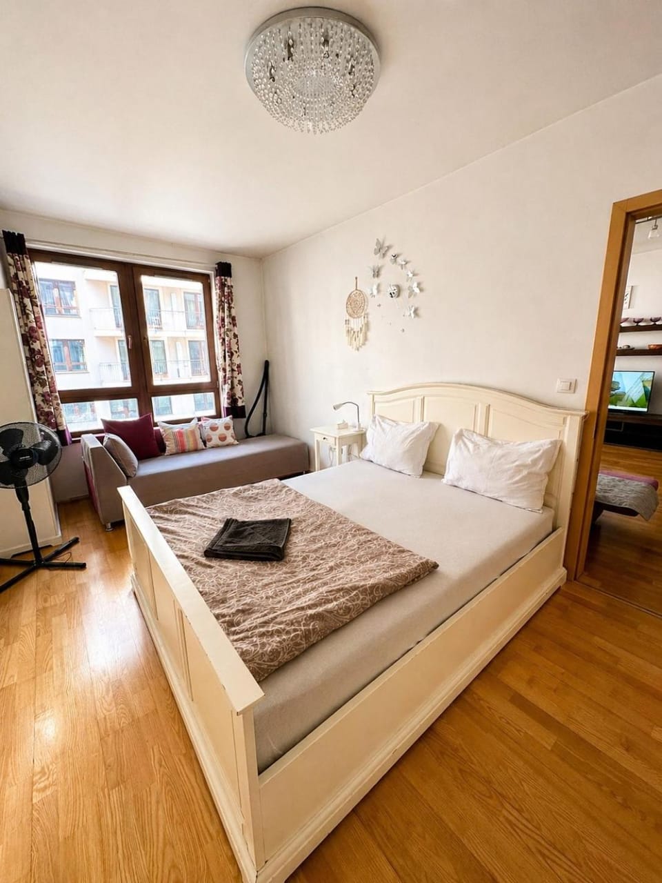 Bedroom, towels