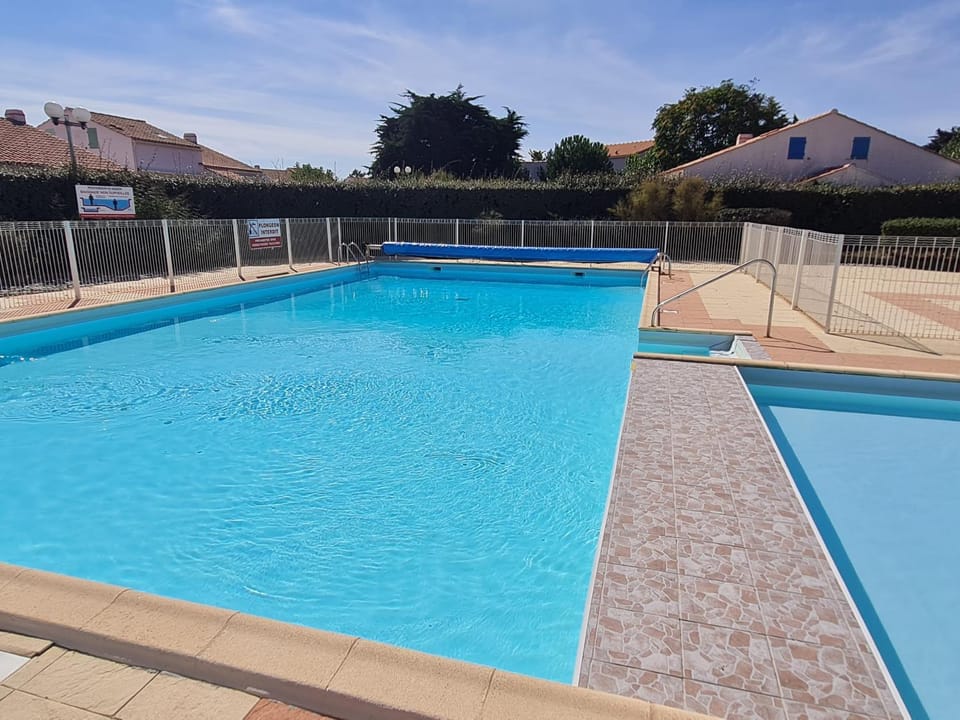 Maisonnette 4 pers. à 300m de la Plage avec Piscine, Tennis et WIFI - FR-1-231-321 House in Pays de la Loire